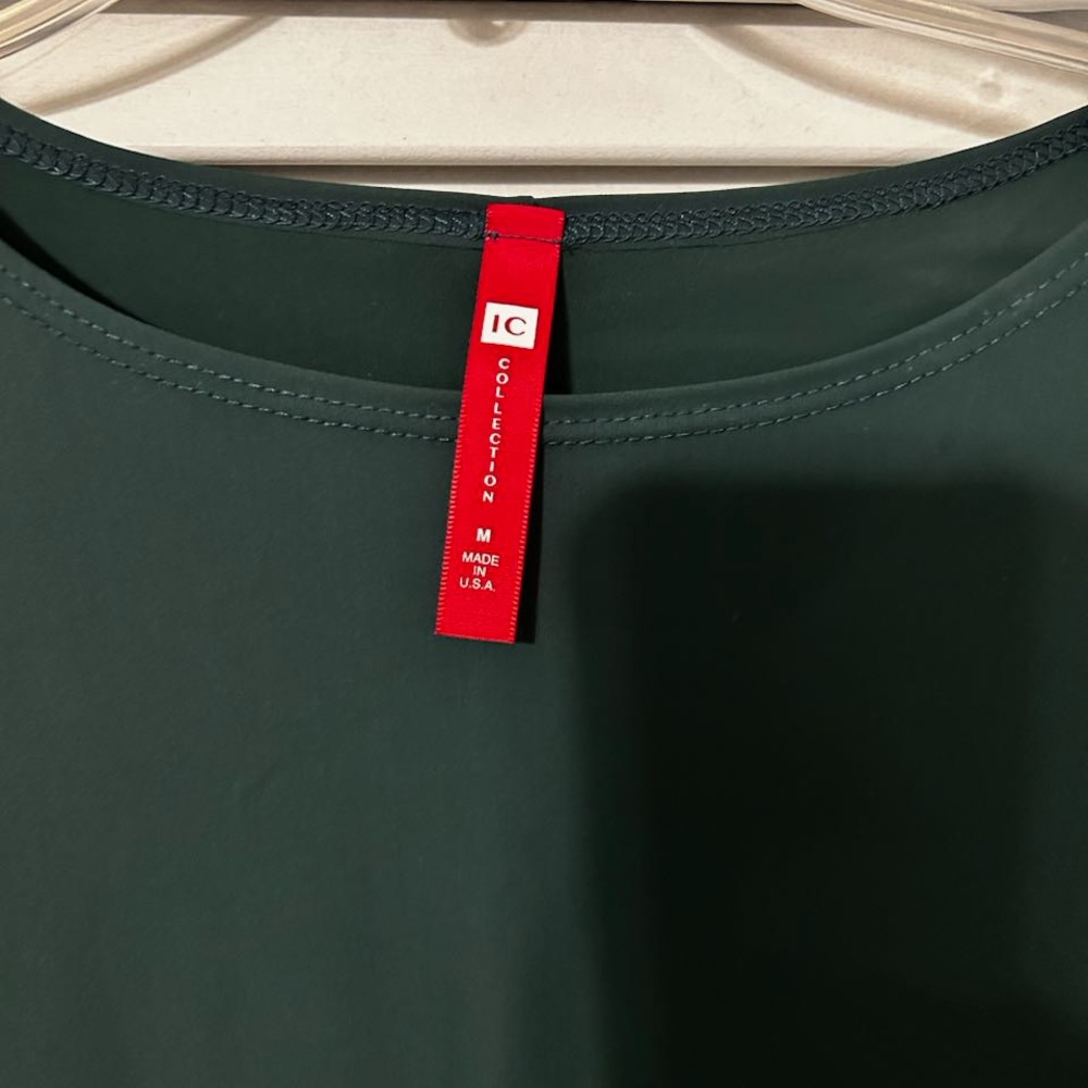 IC collection brand Hunter green top. Size M